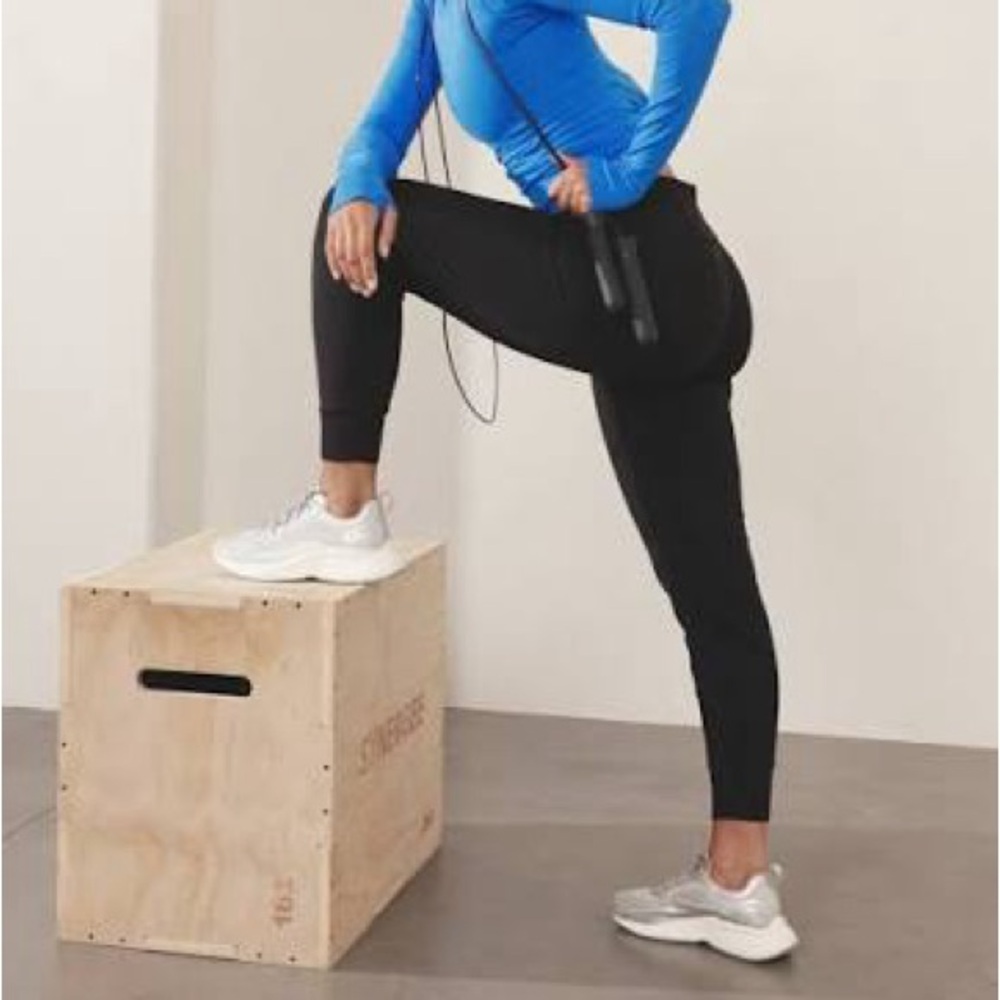 NWT Athleta Rainier Mid Rise Jogger Petite Black 488459 Pants Workout Warm Soft